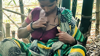 Hidden Camera Captures 18-Year-Old Indian Wife'S Forest Fingering And Sex Escapade