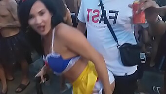 Bianca Das Neves, Uma Estrela Pornô Tatuada, Seduz Um Fã Em Um Lugar Público E Oferece Sua Buceta Para Prazer Sexual. Assista Mais Em Xv Red